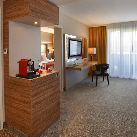 Western Delta Park Hotel