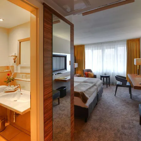 Hotel Western Delta Park 4*
