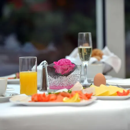 Western Delta Park Hotel 4*