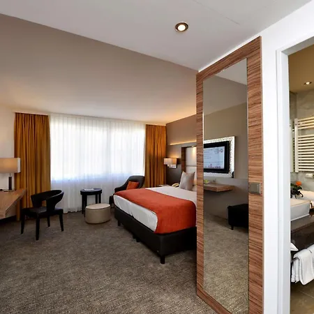 Western Delta Park 4*